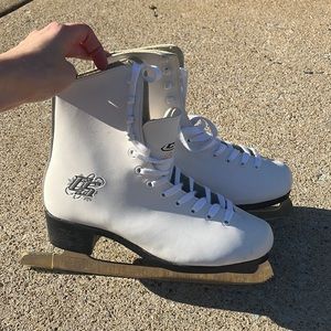 CCM Pirouette Figure Skating Ice Skates